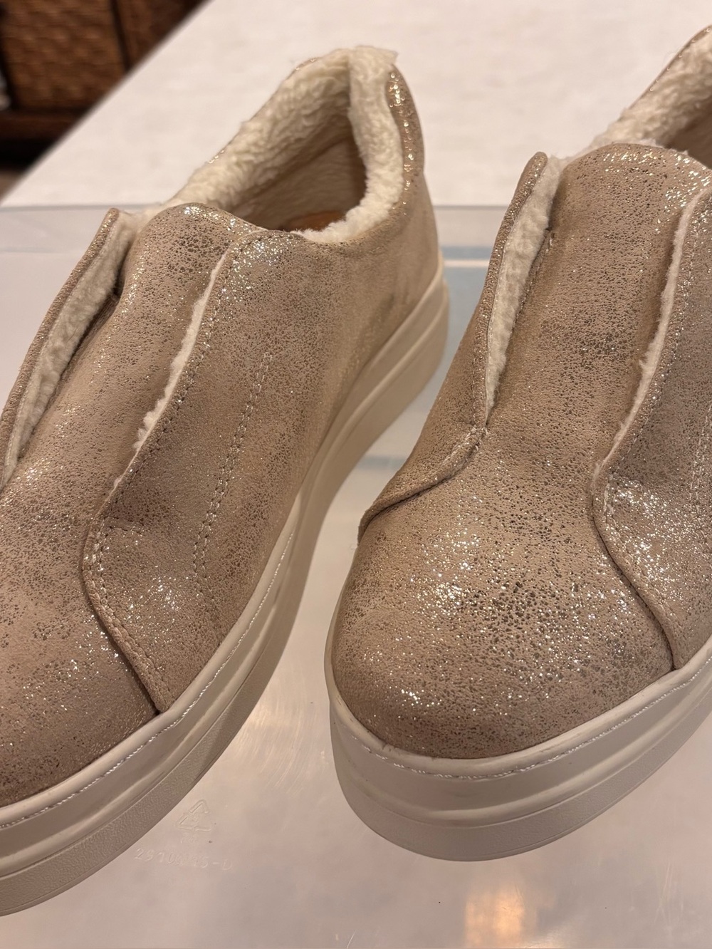 J/Slides NYC NADA
Gold Metallic Suede Faux Fur Lined Slip On Shoes 8.5